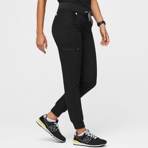 Women’s Figs small petite jogger scrub pants